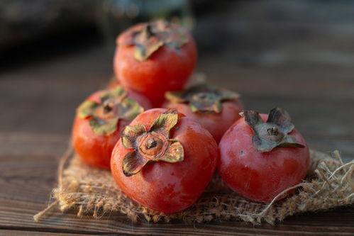 柿子的资料,营养丰富的秋季佳果，养生保健的天然良药